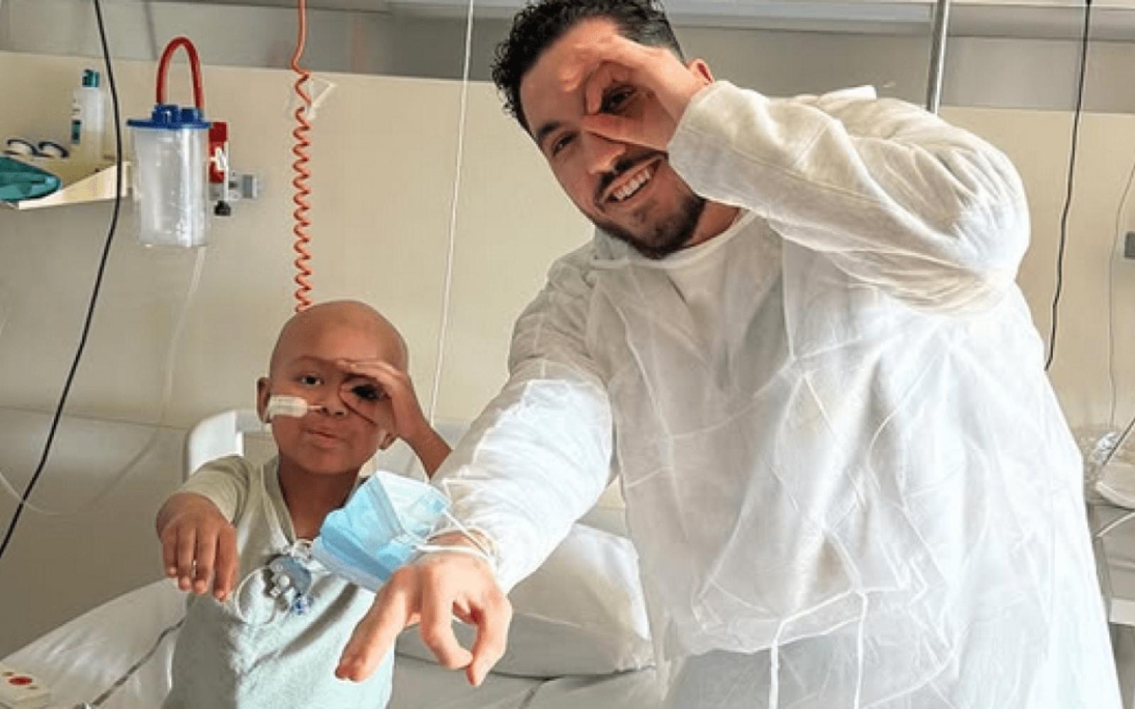 ريان شرقي يزرع البهجة في قلب طفل مريض: لفتة إنسانية تضيء منصات التواصل الاجتماعي