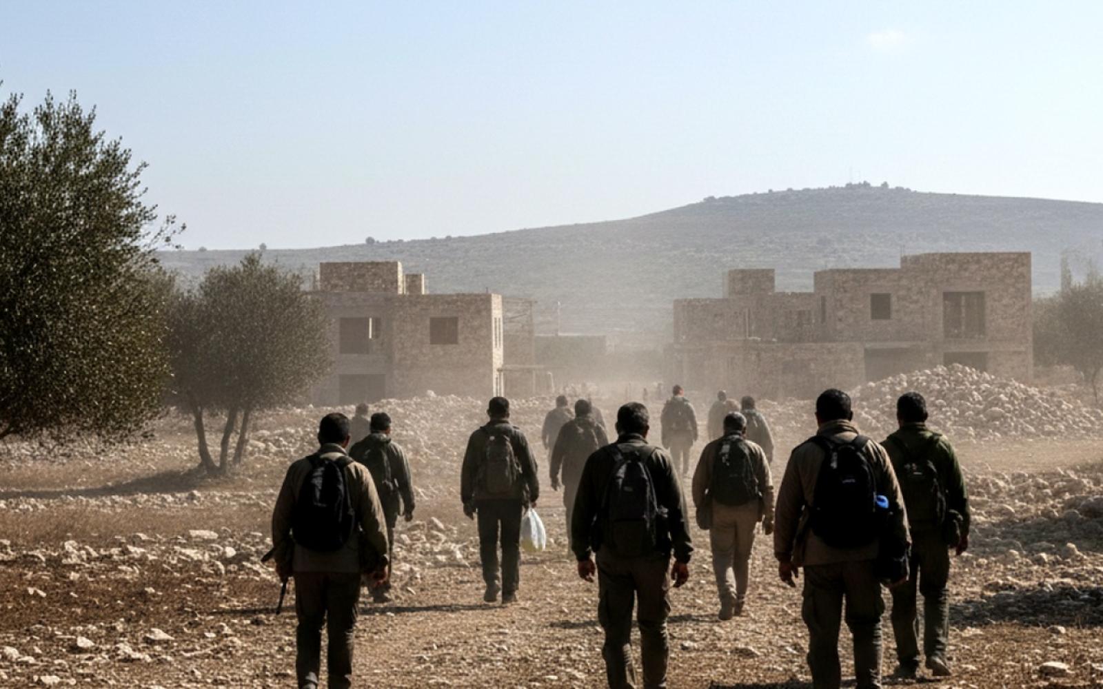 مستوطنون يشنون هجوماً وحشياً على منزل في مسافر بني نعيم ويسرقون الأغنام ويهددون الأطفال