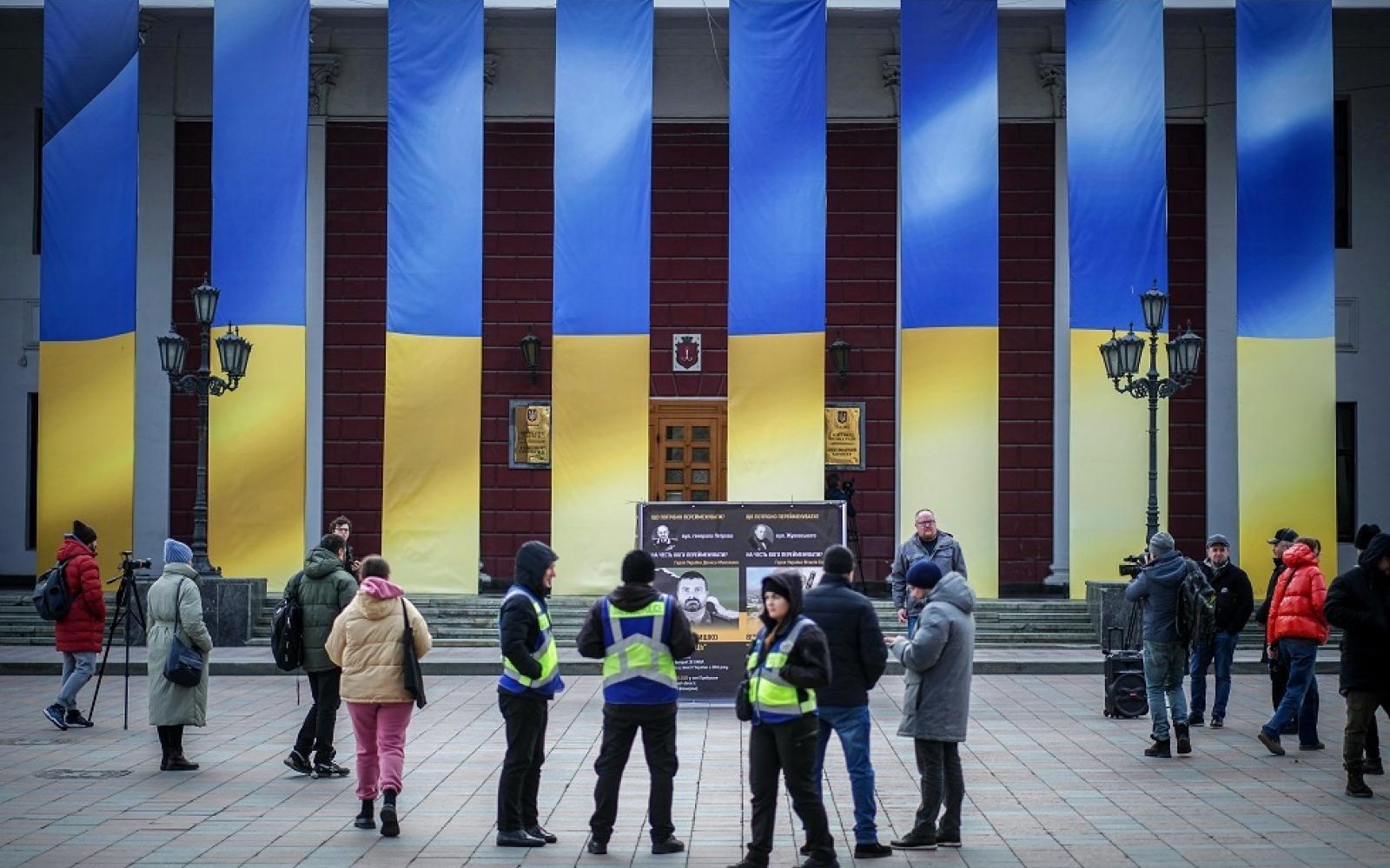 كييف تحشد أوديسا للدفاع الشامل: تحصينات عسكرية وتدريب مدنيين وسط تصاعد التوتر