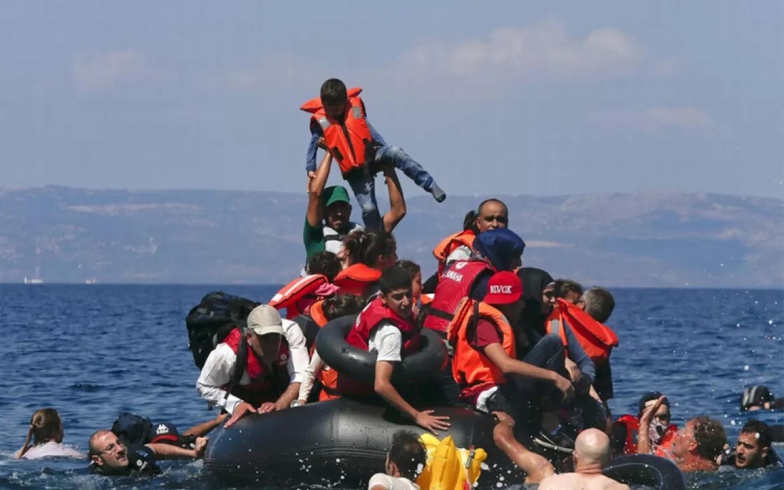 مأساة في المتوسط: غرق مركب هجرة غير نظامية يودي بحياة مصريين.. والقاهرة تحذر