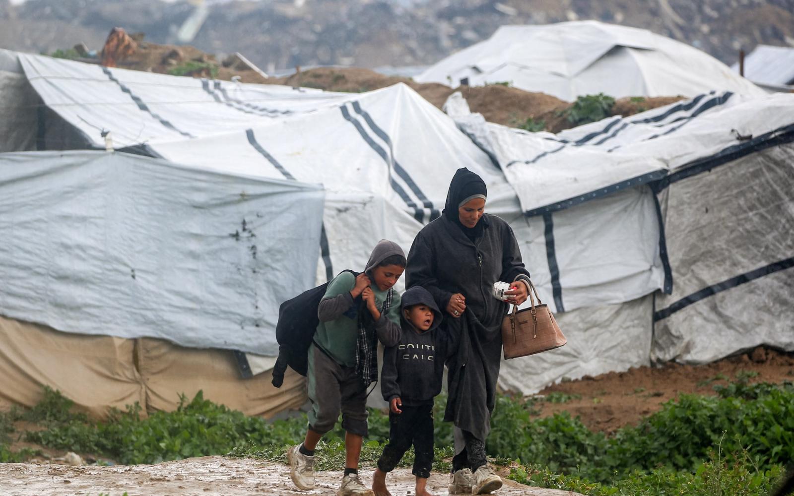 رمضان في غزة: صلاة تحت القصف وشهداء جدد وسط استمرار العدوان الإسرائيلي