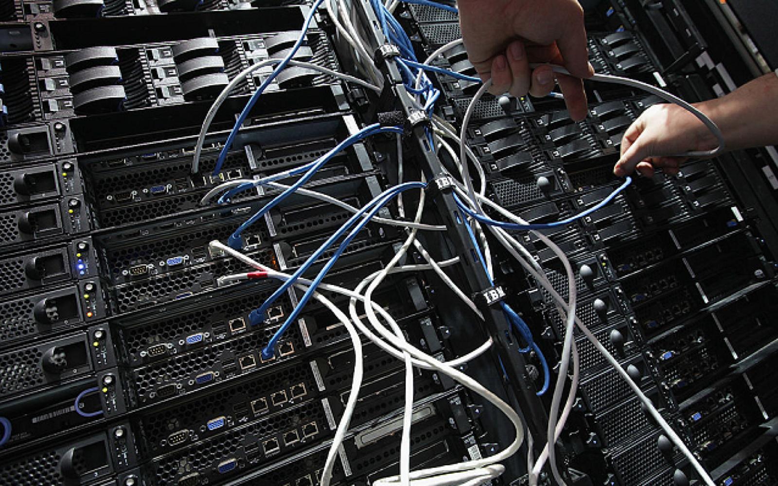 واشنطن تحارب قوانين "السيادة على البيانات": توجيهات أمريكية للدبلوماسيين تعرقل جهود تنظيم التكنولوجيا