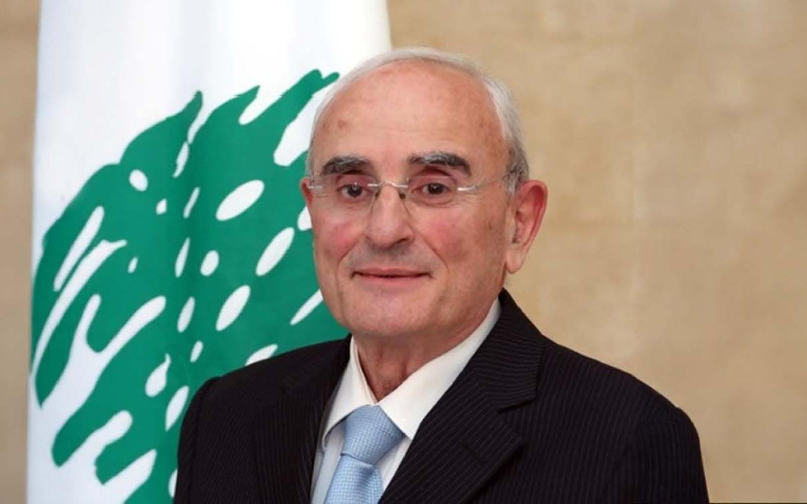 وزير الدفاع اللبناني يدحض الشائعات حول قاعدة حامات الجوية العسكرية وسط التوترات الإقليمية