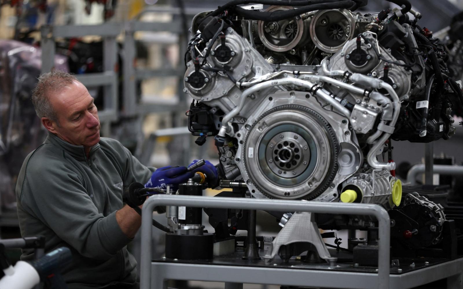 ارتفاع البطالة في بريطانيا ينذر بأزمة اقتصادية أعمق: هل يفقد الاقتصاد البريطاني زخمه؟