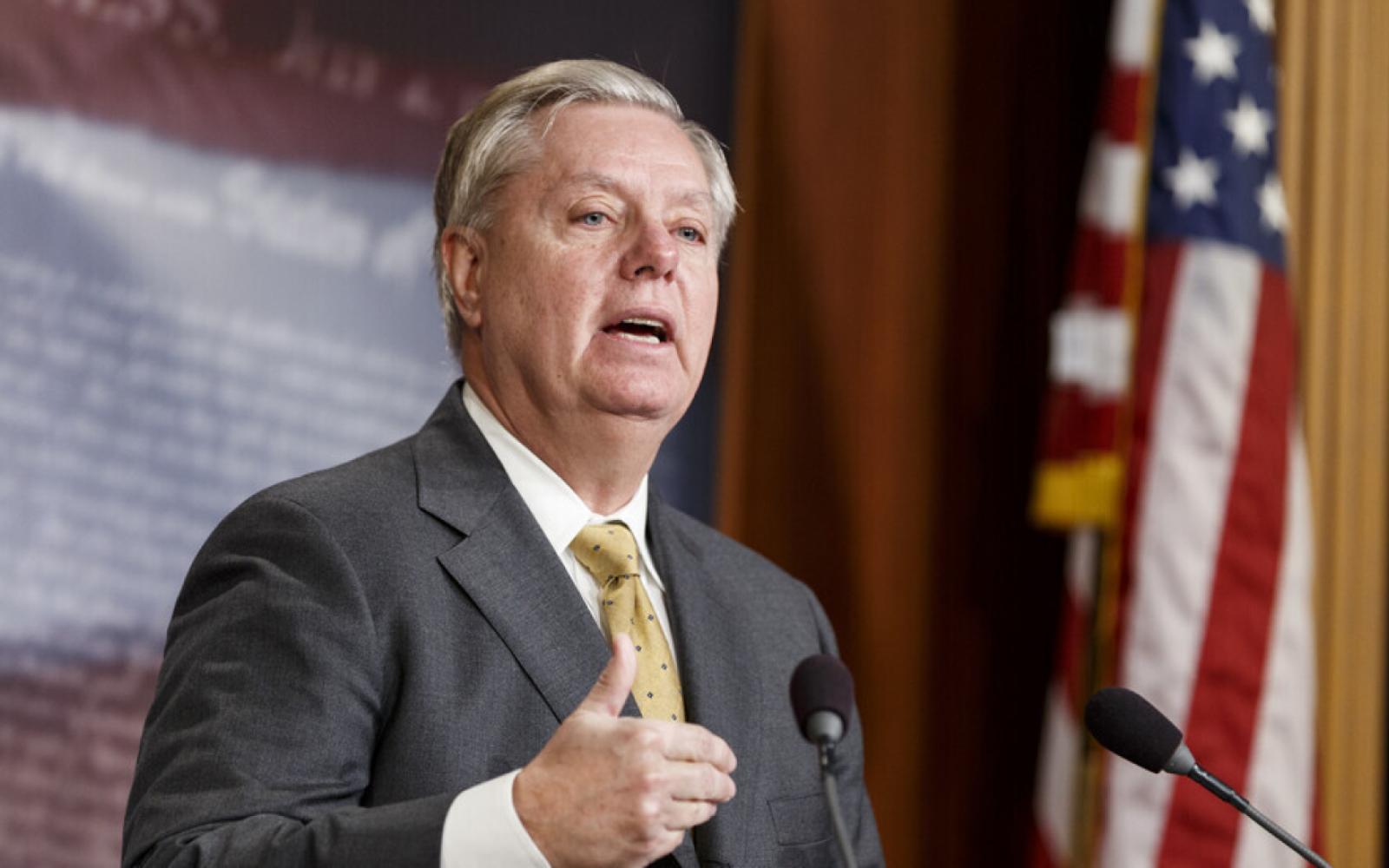 سيناتور جمهوري يعرب عن خيبة أمله من تراجع الديمقراطيين عن دعم عقوبات روسيا