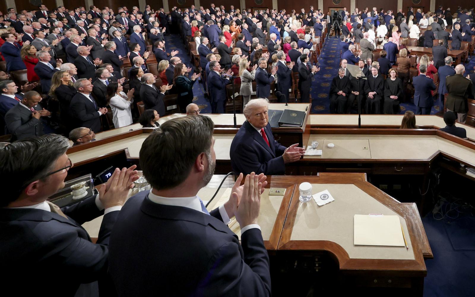 وزير المحاربين القدامى الأمريكي "الناجي المعين" تحسبًا لكارثة تحل بالقيادة الأمريكية