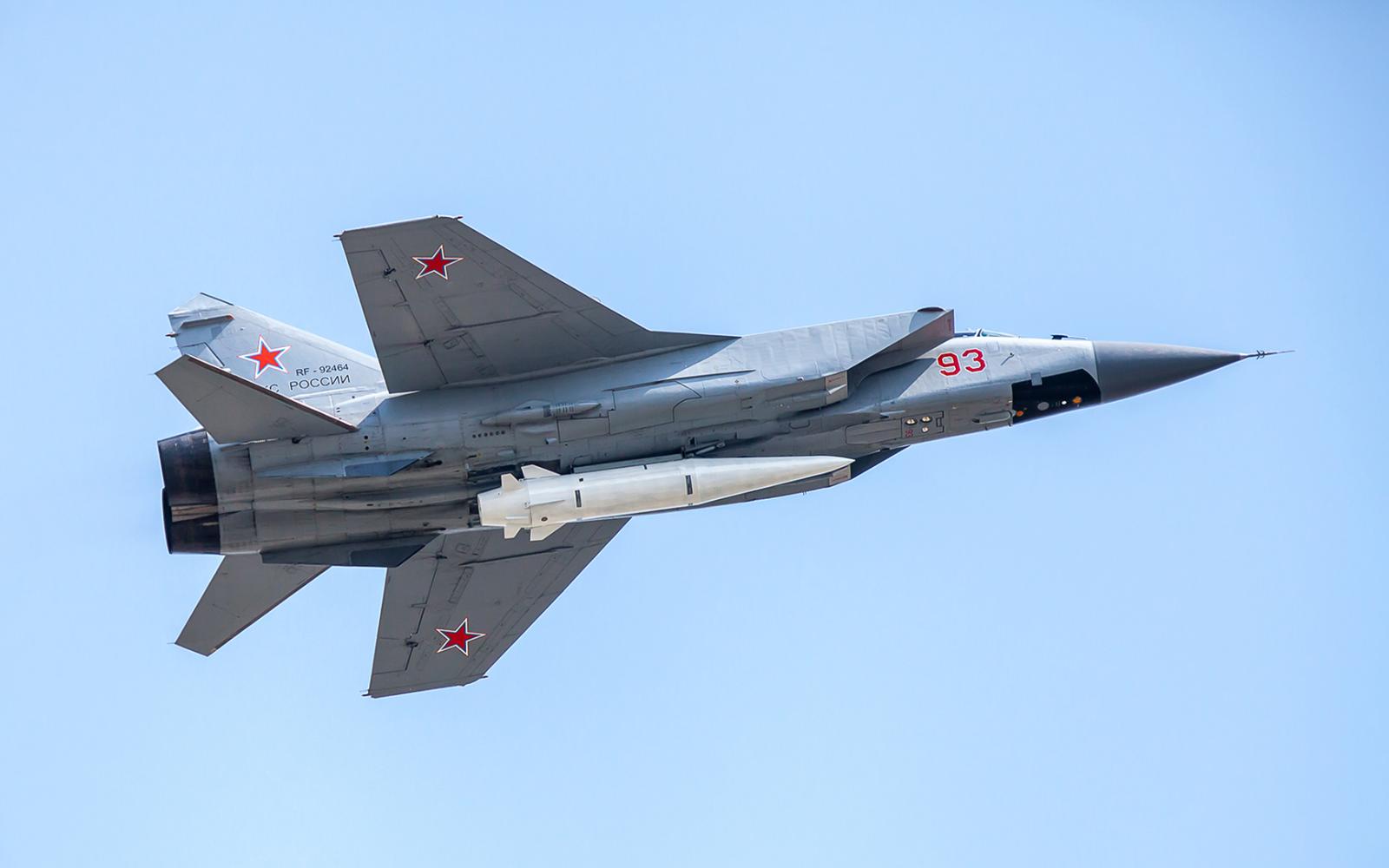 كاتب بريطاني: صواريخ بوتين الفرط صوتية سلاح روسيا الفتّاك في وجه الغرب