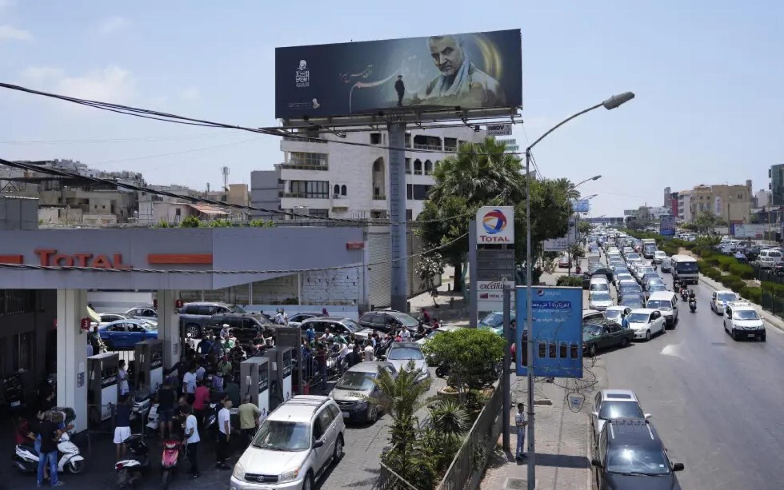 سجال سياسي لبناني محتدم حول رفع أسعار البنزين: اتهامات متبادلة وتوضيحات رسمية