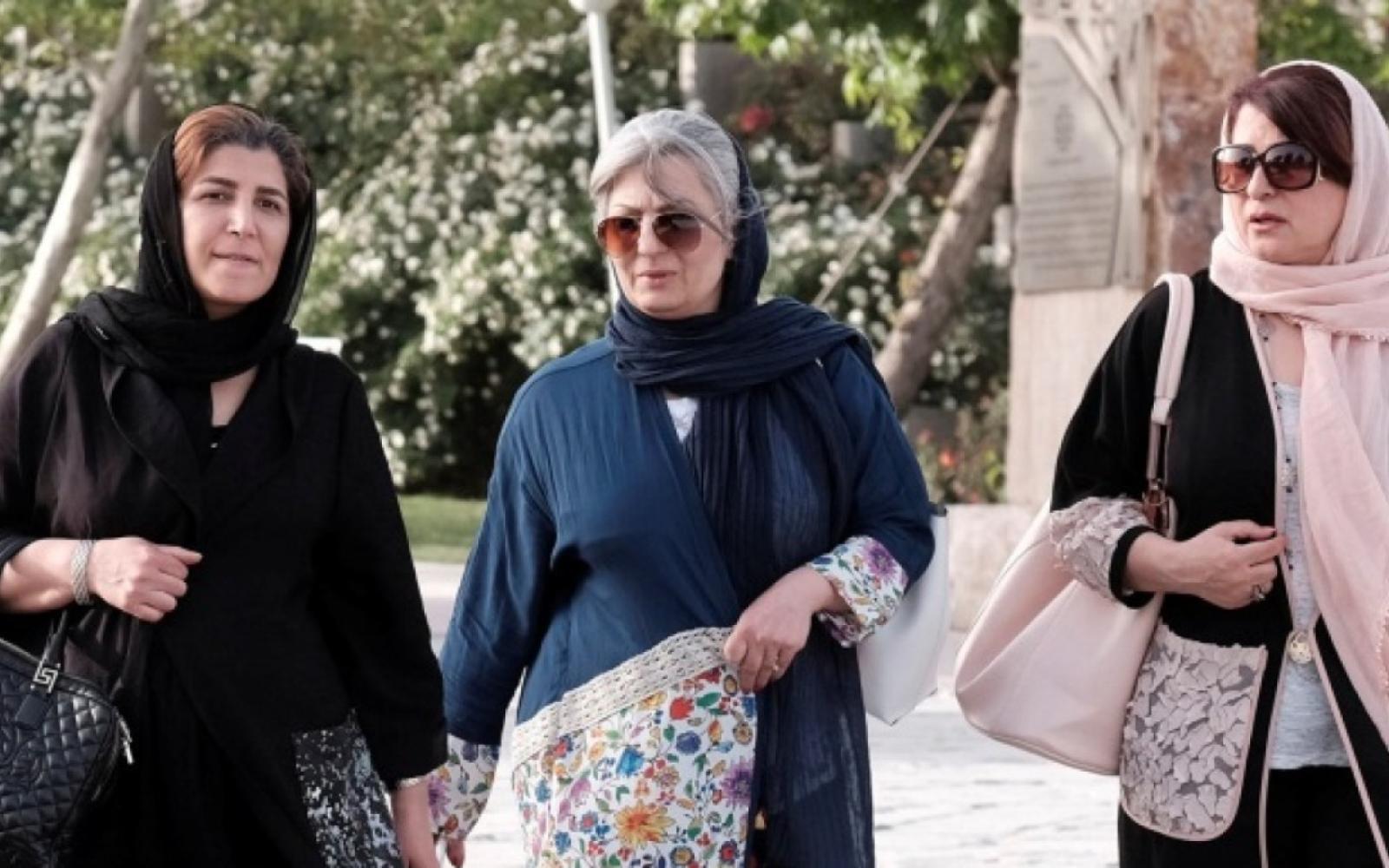 المرأة الإيرانية: بين الحجاب والحقوق.. قراءة معمقة لتحديات الواقع وتعقيداته