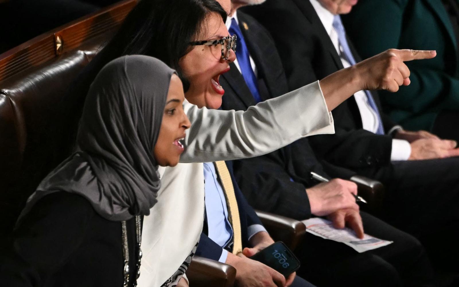 ترمب يصف النائبتين إلهان عمر ورشيدة طليب بالمريضتين عقليًا ويدعو لإعادتهما