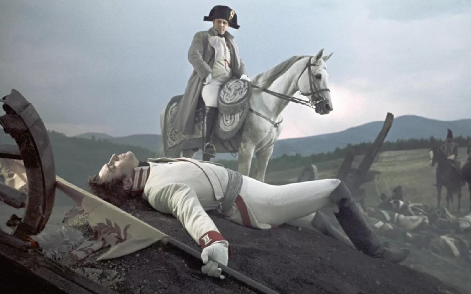 "مئة يوم" تعيد نابليون إلى السلطة: قصة عودة الإمبراطور الفرنسي التي غيرت أوروبا