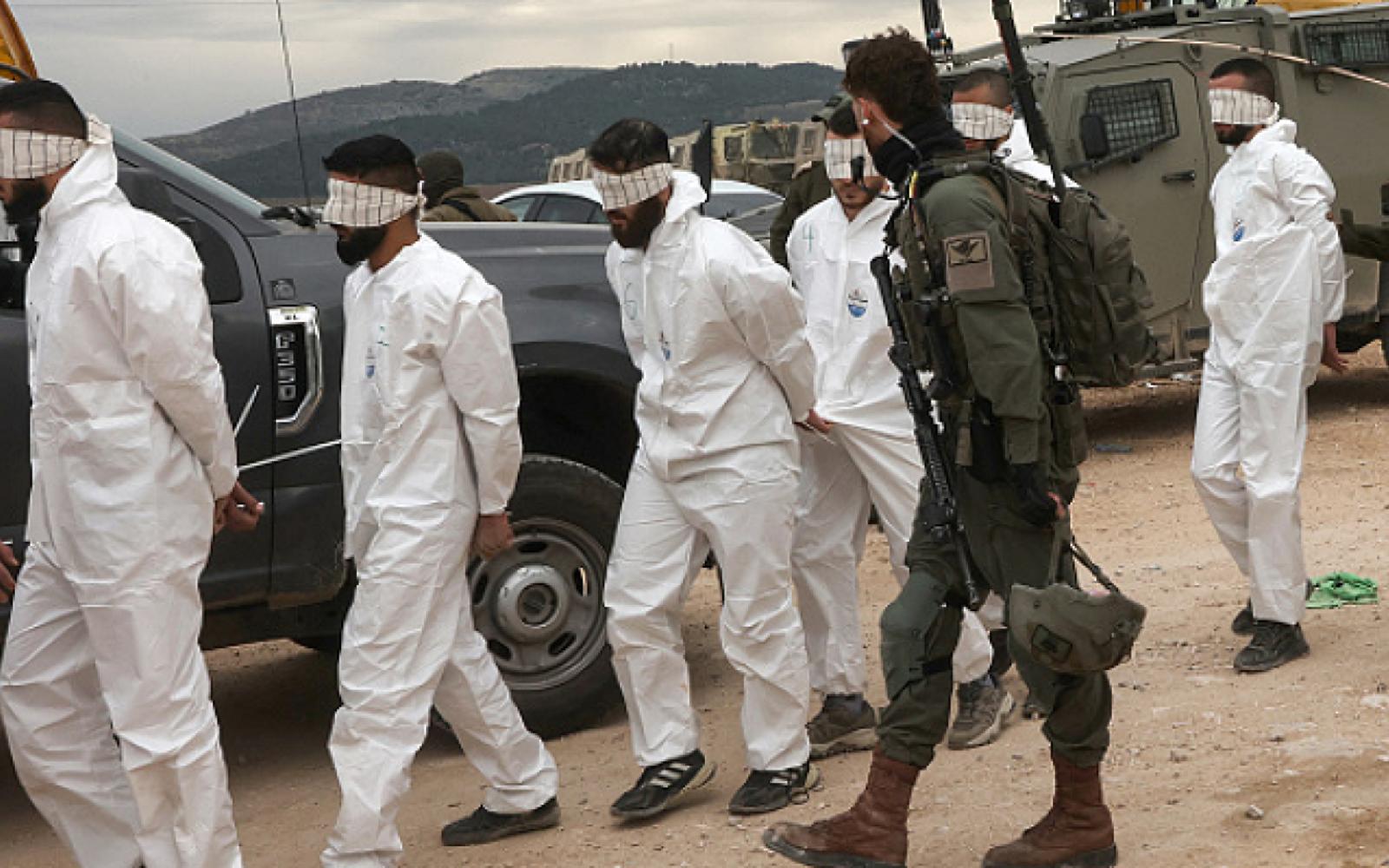 تضييق إسرائيلي متصاعد على معتقلي غزة في سجني الرملة والنقب: ظروف قاسية وإهمال طبي