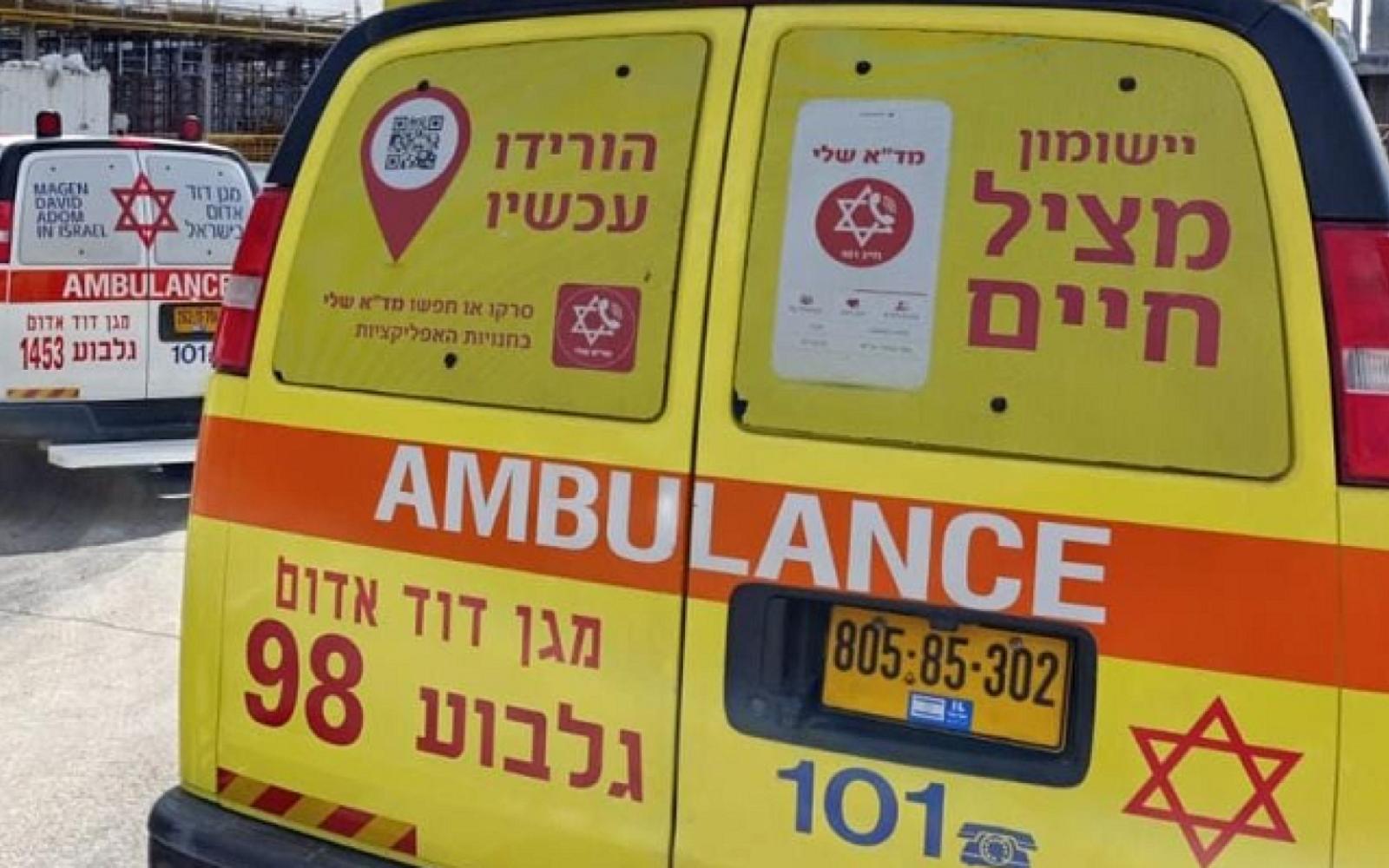 عامل فلسطيني في الخمسينيات من عمره يصاب بجروح حرجة إثر سقوطه في نوف هجليل