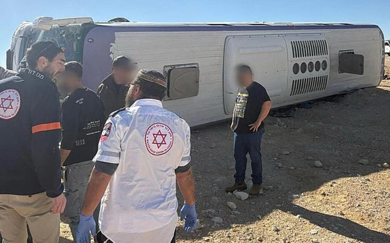 إصابة عشرات الجنود الإسرائيليين في حادثي سير قرب النقب: حافلات عسكرية تتعرض لحوادث