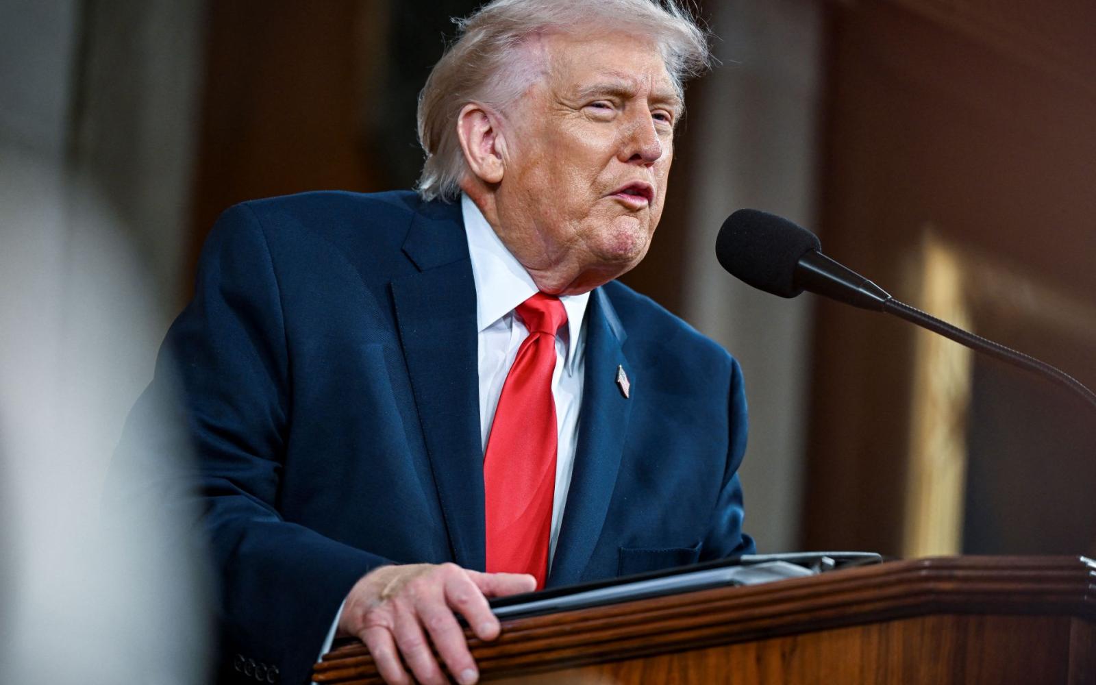 قائدة منتخب الهوكي الأمريكي تندد بمزحة ترامب "غير اللائقة" بعد فوز الأولمبياد