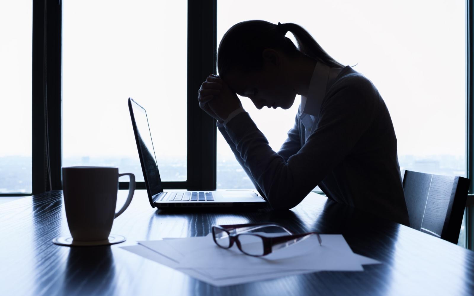 هل نتبنى التميز موسمياً؟ جدل حول استدامة الجودة في المؤسسات الحكومية