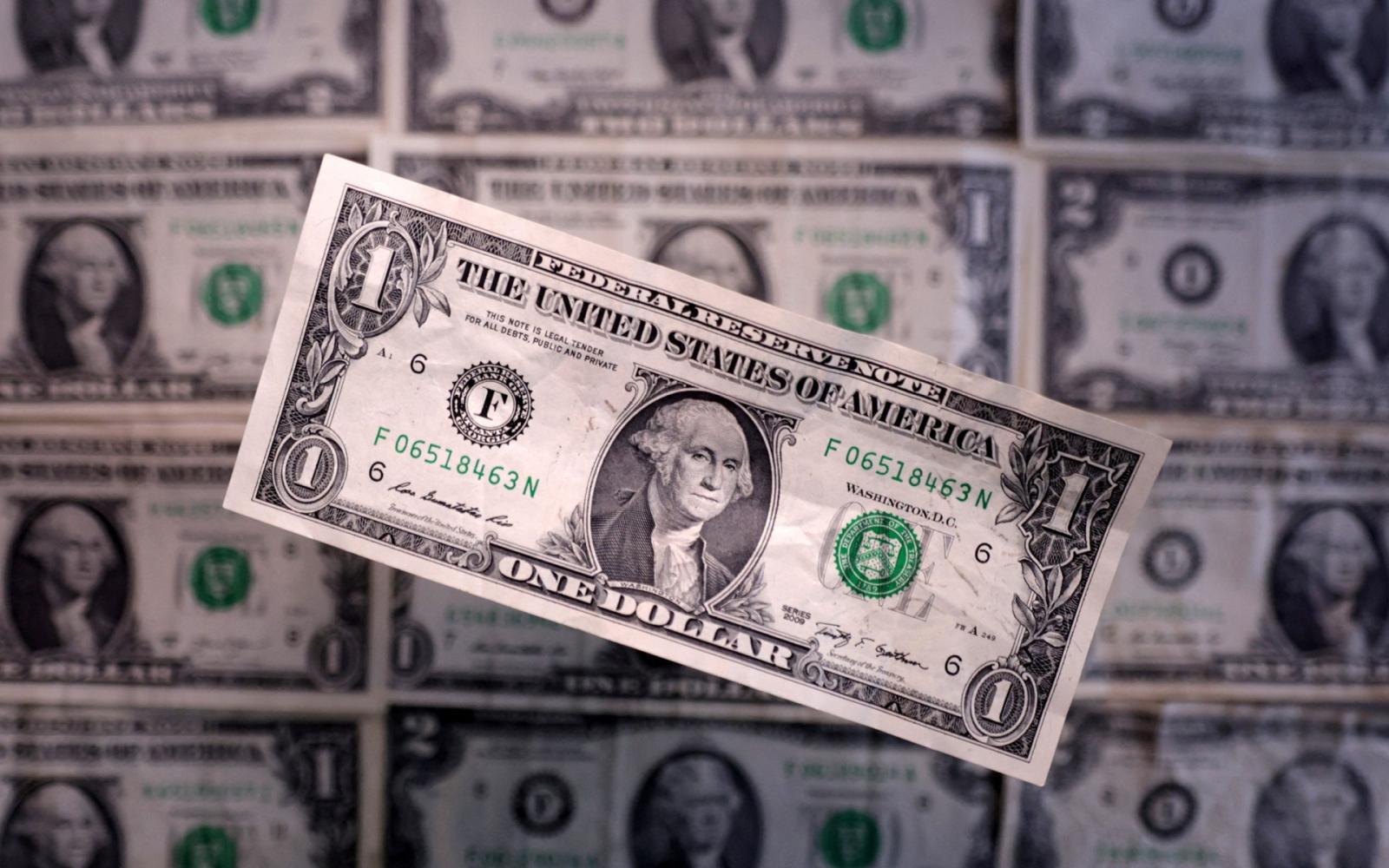تراجع الدولار الأمريكي يثير القلق في الأسواق العالمية ويعيد تشكيل المشهد المالي
