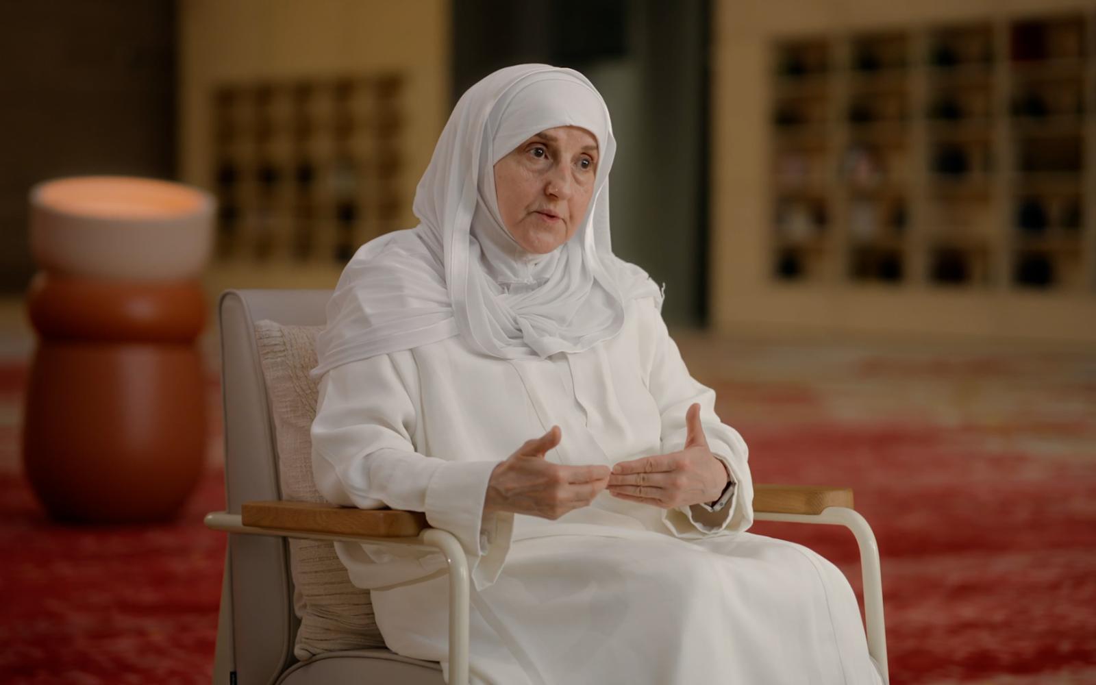 من هنّ المرأتان اللتان سارتا على استحياء؟ الجزيرة 360 تكشف التفاصيل التاريخية