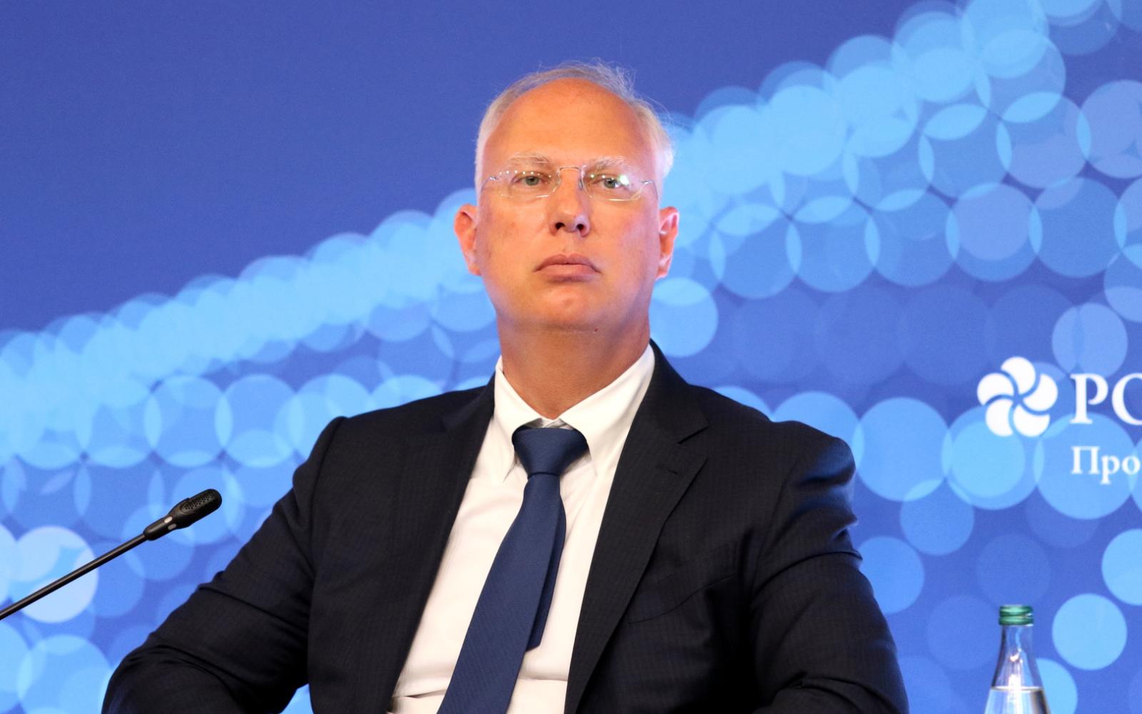 رئيس صندوق الاستثمار الروسي: مؤسسة "غيتس" سيطرت على اللقاحات لأغراض خبيثة