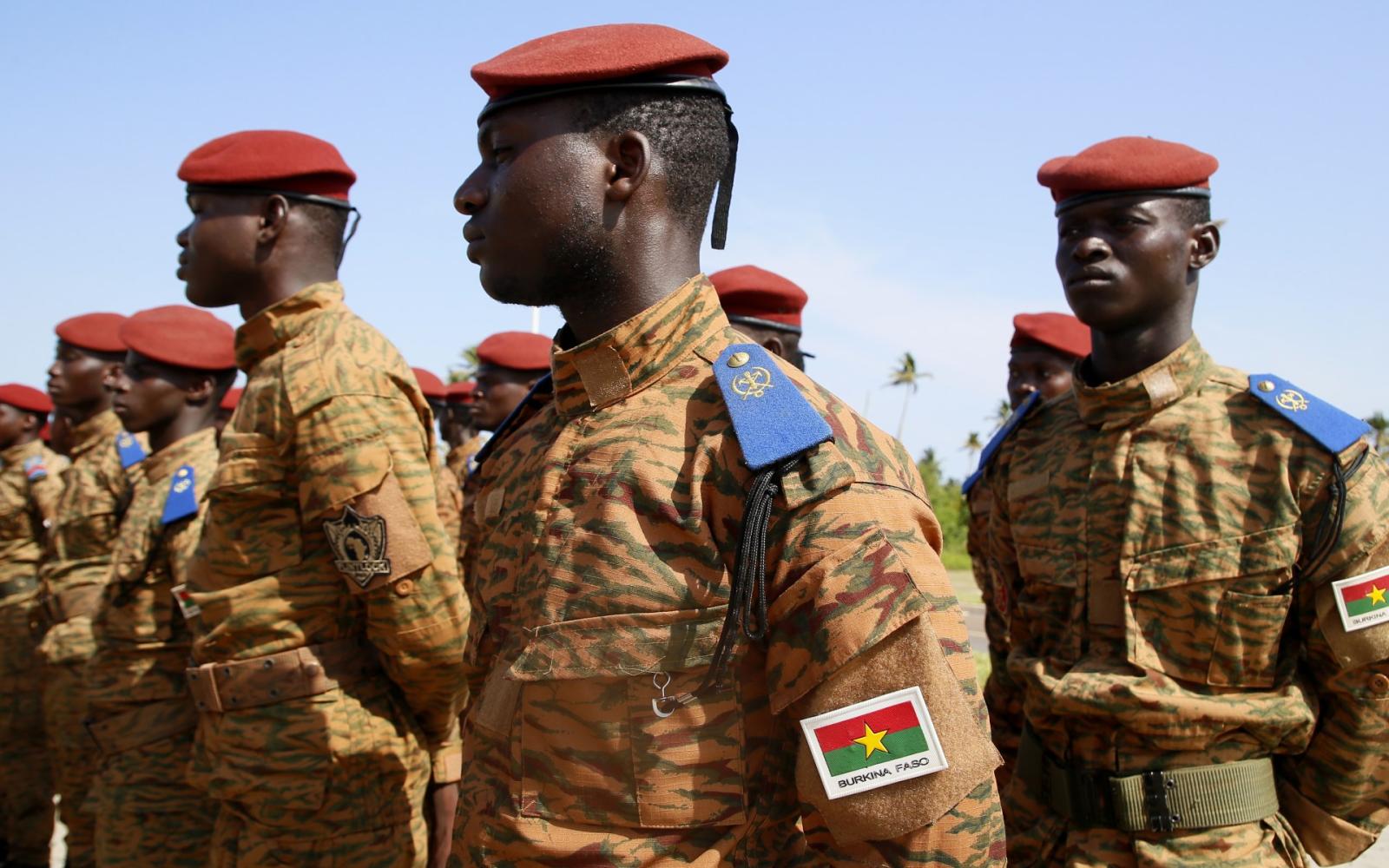10 قتلى بهجمات مسلحة تستهدف مواقع عسكرية في بوركينا فاسو خلال عطلة نهاية الأسبوع