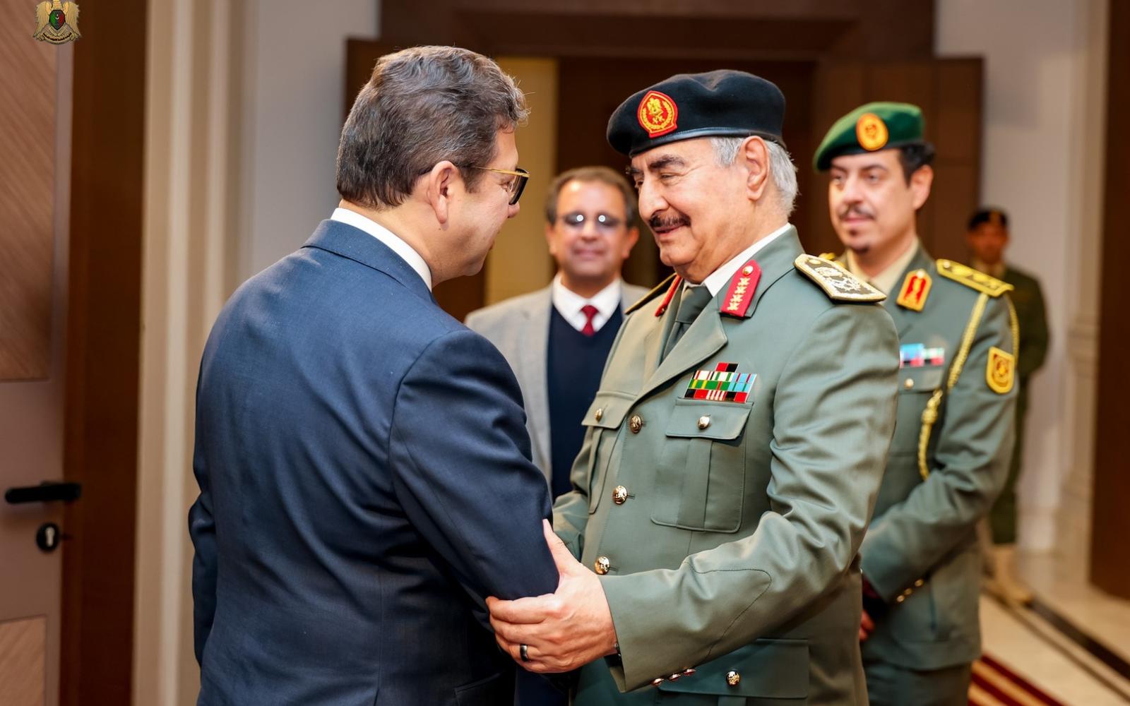 زيارة مفاجئة لرئيس المخابرات المصرية إلى بنغازي: هل هي لصد الدعم الخارجي للسودان؟