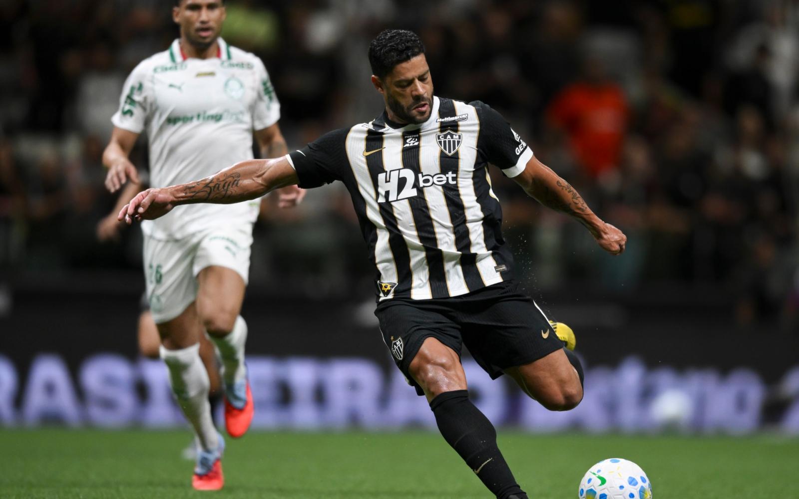 هالك البرازيلي عن عمر 39 عاماً يسجل هدفاً صاروخياً مرشحاً لجائزة بوشكاش العالمية