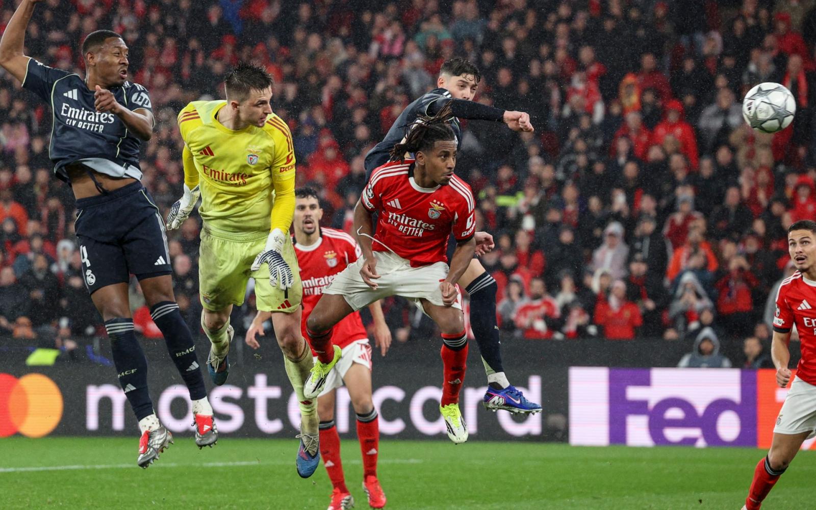 ريال مدريد وبنفيكا في مواجهة "الإخوة الأعداء" بدوري الأبطال.. تاريخ عريق وذكريات مثيرة