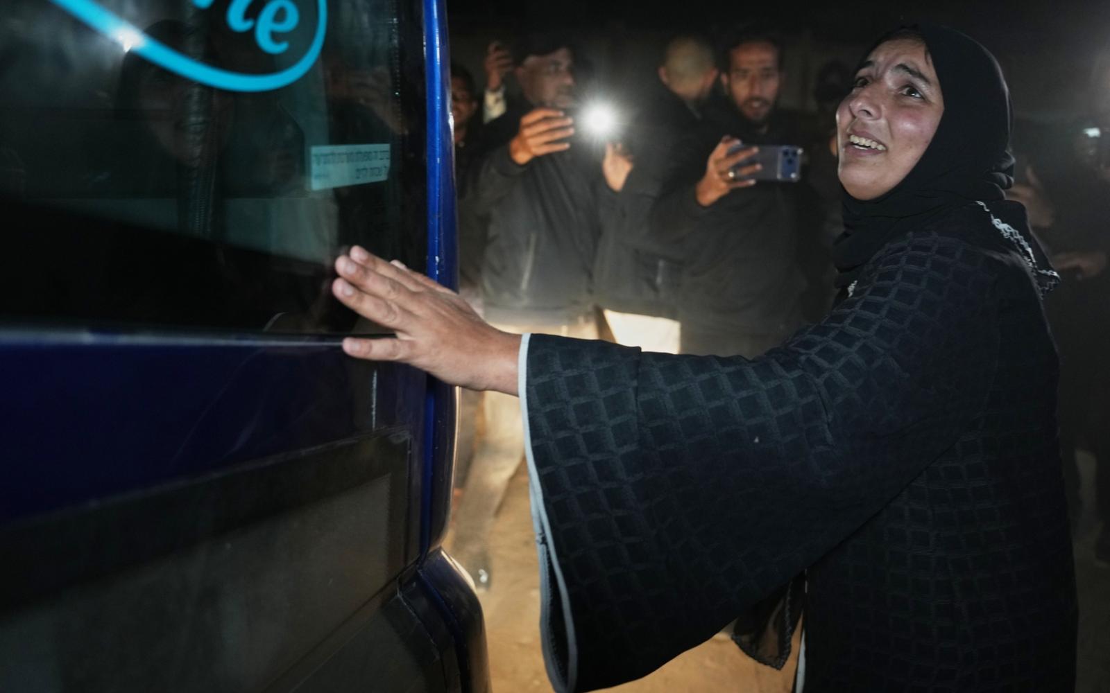 إسرائيل تفرض 14 ألف دولار على كل شاحنة مساعدات لغزة.. والفلسطينيون يصرون على العودة إلى الركام