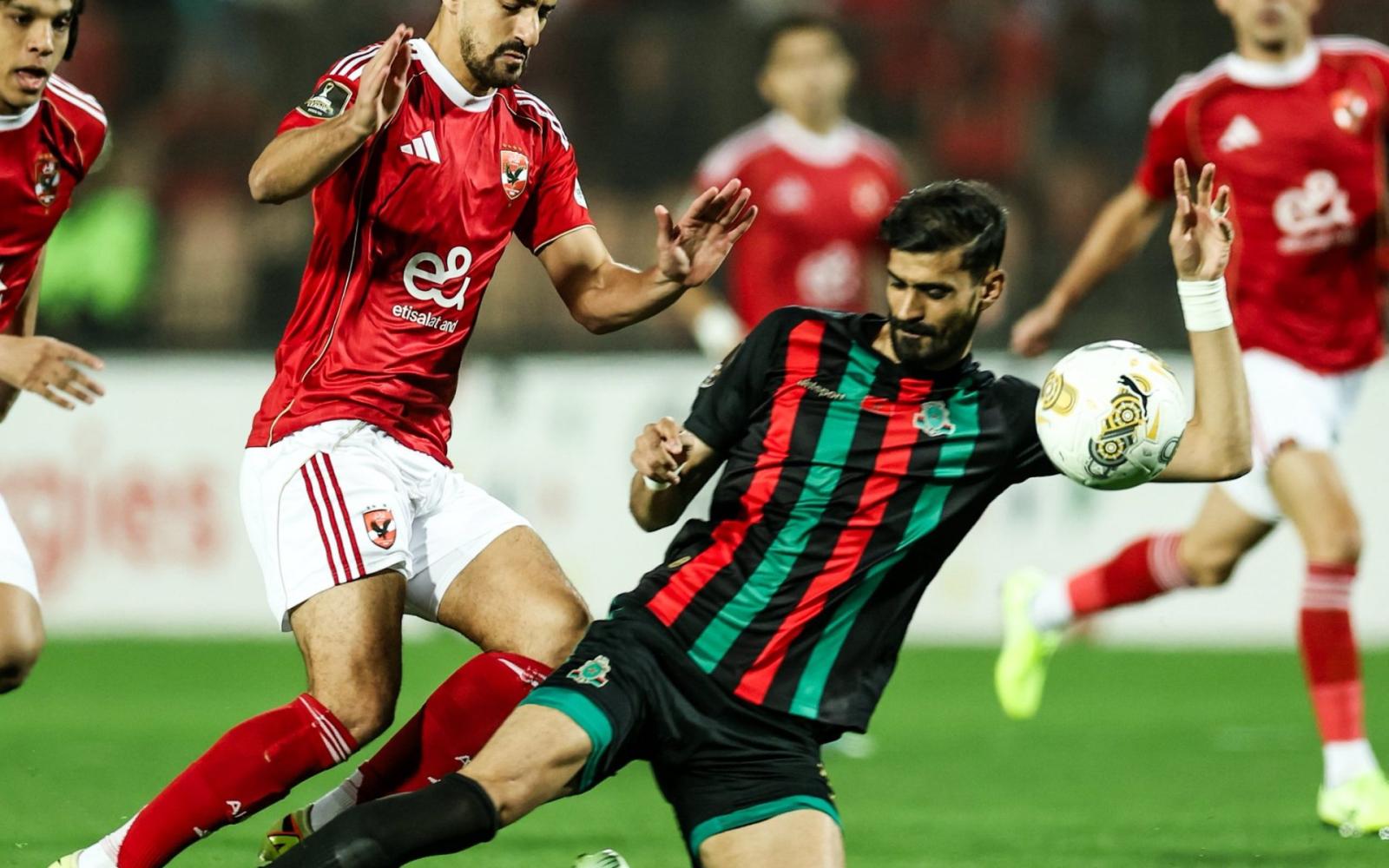 الأهلي المصري يضمن التأهل لربع نهائي دوري أبطال أفريقيا بتعادل سلبي أمام الجيش الملكي