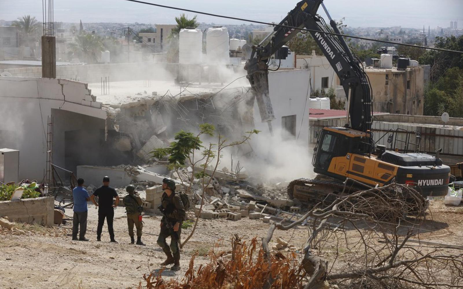 الاحتلال يواصل عدوانه: هدم منازل ومنشآت زراعية وتهديدات بالهدم في القدس وبيت لحم والخليل