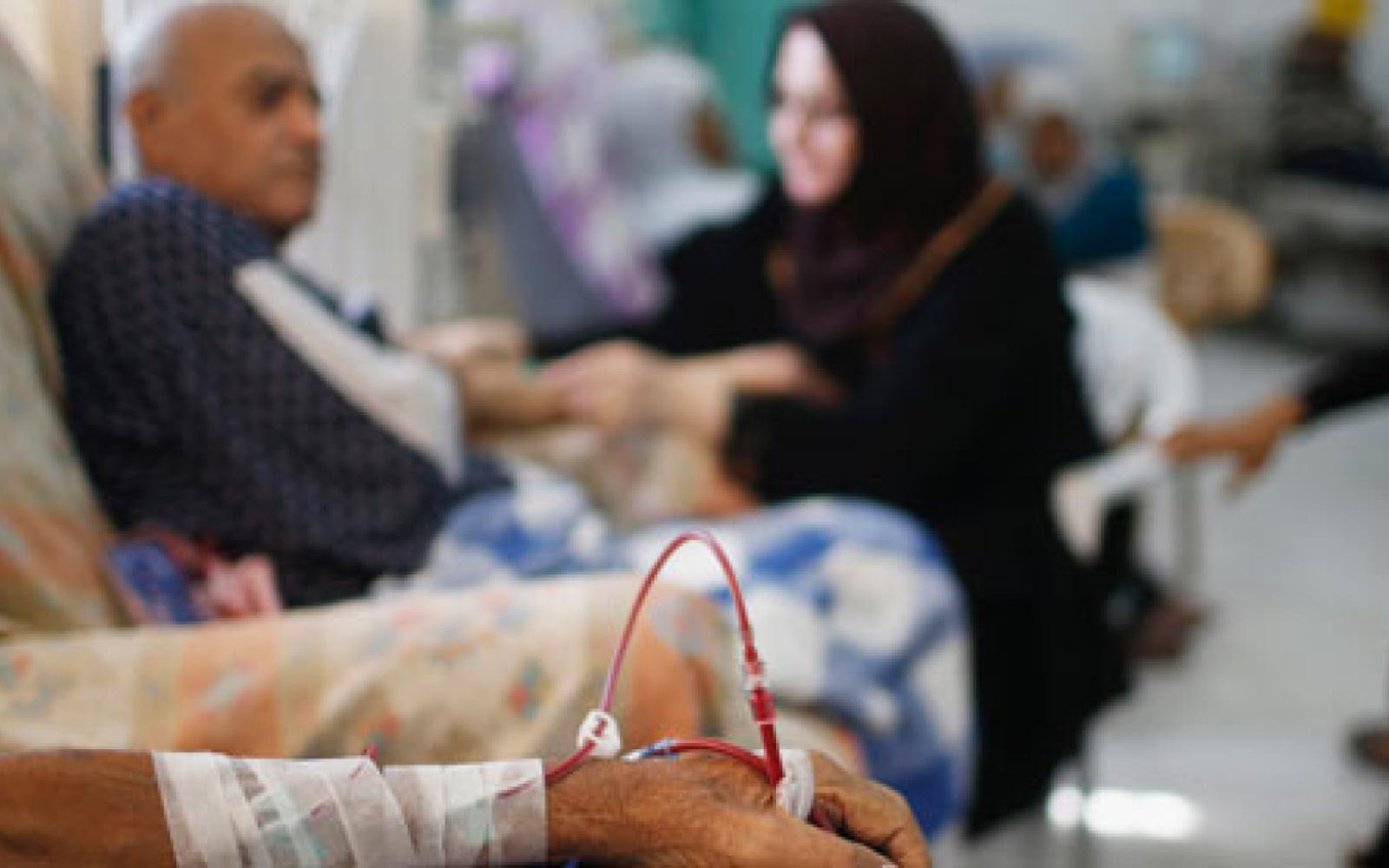 أزمة صحية كبرى في غزة: انقطاع الزيوت يهدد حياة المرضى في المستشفيات