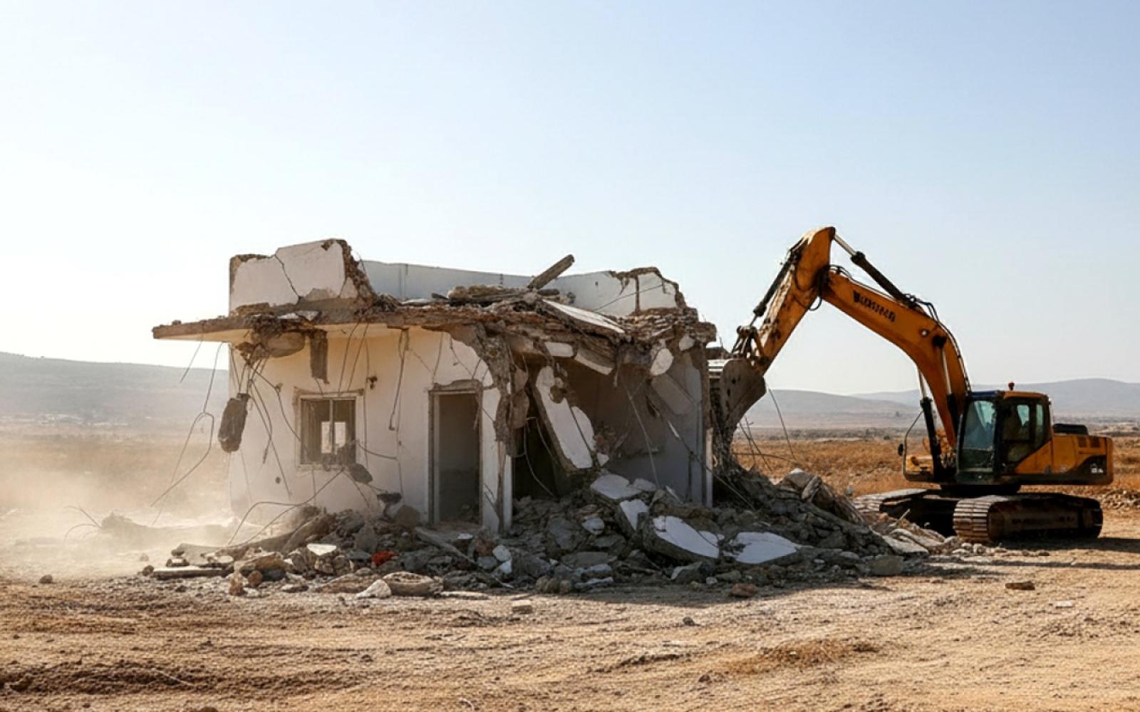 الاحتلال يكثف اعتداءاته: بوابة جديدة غرب سلفيت وهدم منزل بالضفة الغربية