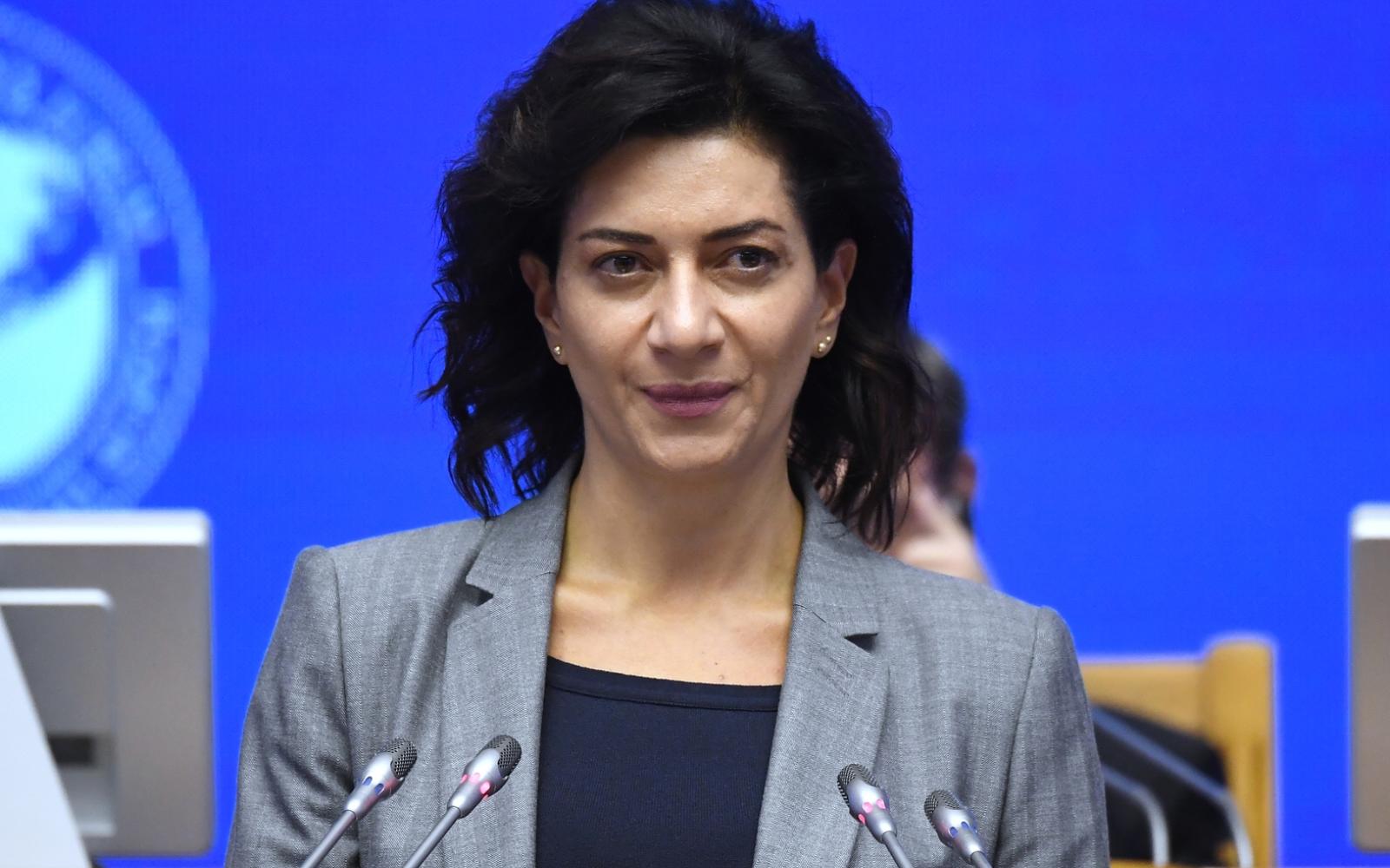 زوجة رئيس وزراء أرمينيا تعلن انفصالها المدني بعد عقود مشتركة وسط اهتمام إعلامي متزايد