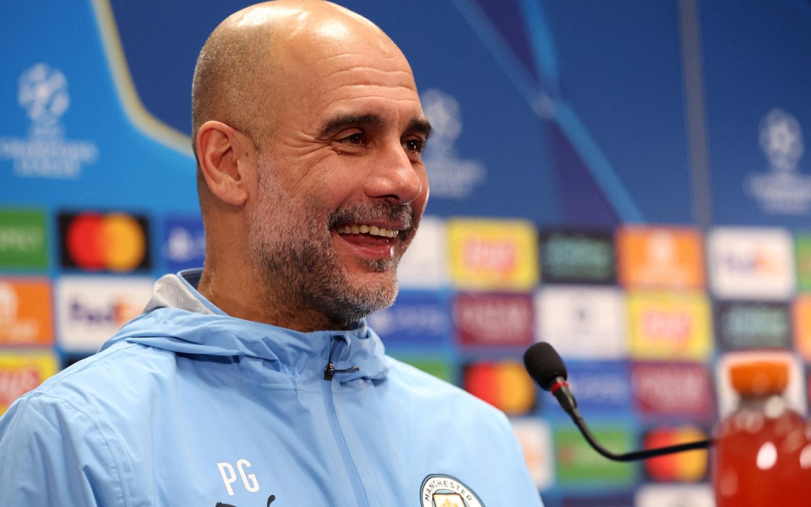 صحفي فلسطيني يذهل غوارديولا بذكائه التكتيكي في مؤتمر صحفي قبل مباراة كأس الاتحاد الإنجليزي