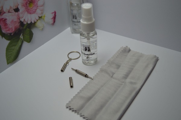 Lens Cleaning Spray Kit: Microfiber Cloth & Screwdriver Keychain