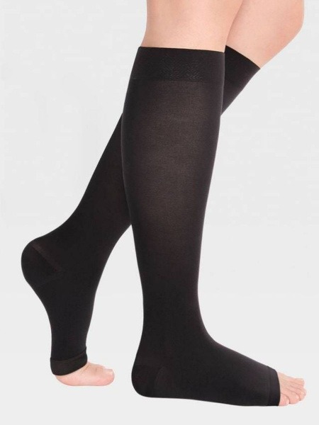 Luomma Black Compression Socks: Class 1 Compression