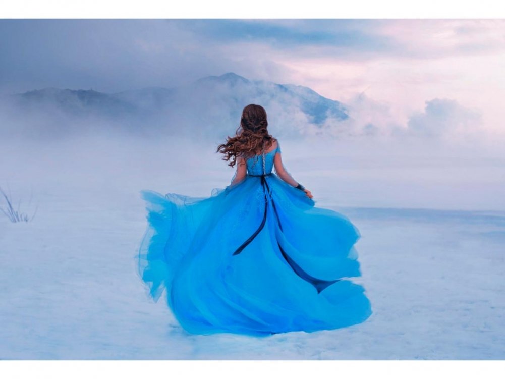Алмазная мозаика "Девушка в голубом платье" (блест.) 40х30 см, с частичным заполнением (17 цв.). Арт. НД-5870 | Diamond Painting "Girl in a Blue Dress" (Sparkling) 40x30 cm, Partial Fill (17 Colors)