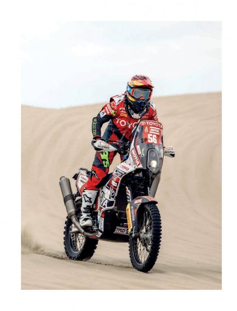 Чистое небо Дакара. История успеха самой известной мотогонщицы России, прошедшей суровую гонку Rally Dakar без техподдержки фото книги 8