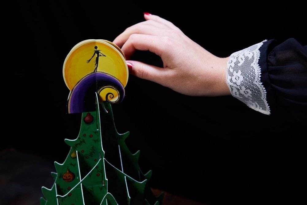 The Nightmare Before Christmas: Pop-Up Book and Advent Calendar фото книги 4
