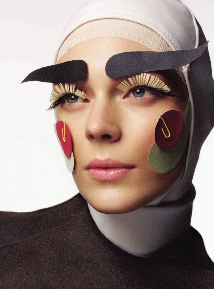 Краски. История макияжа фото книги 7