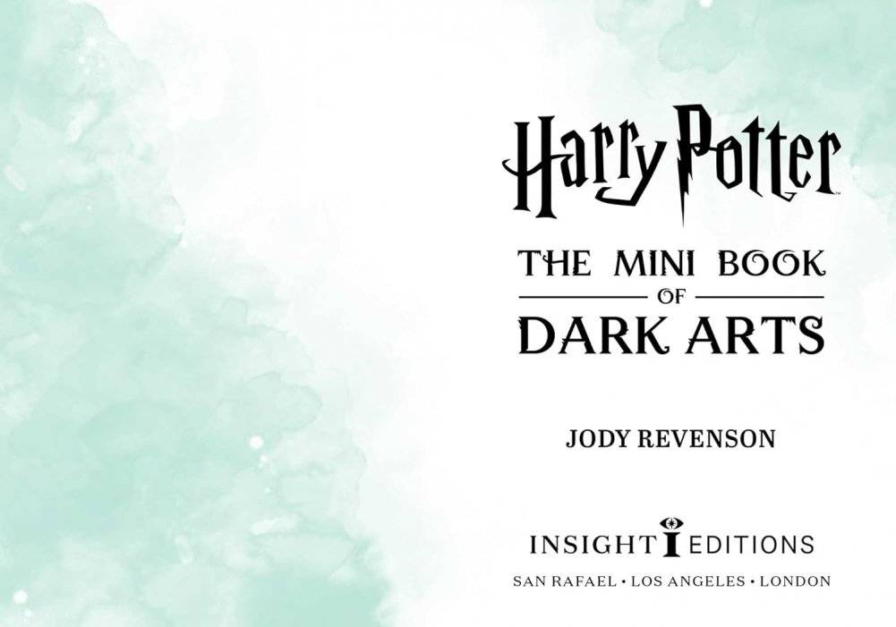 Harry Potter: The Mini Book of Dark Arts фото книги 2