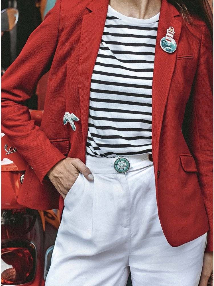 Объемные броши из бисера и кристаллов. 10 новых пошаговых мастер-классов фото книги 8