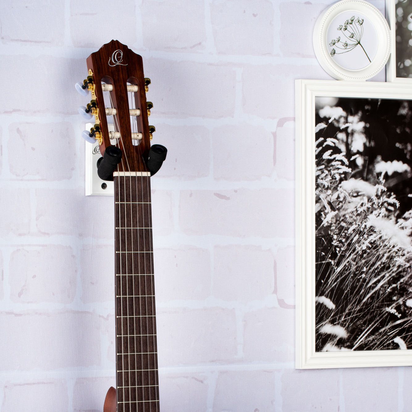 ORTEGA Guitar Wall Hanger - White (OGH-1WH)