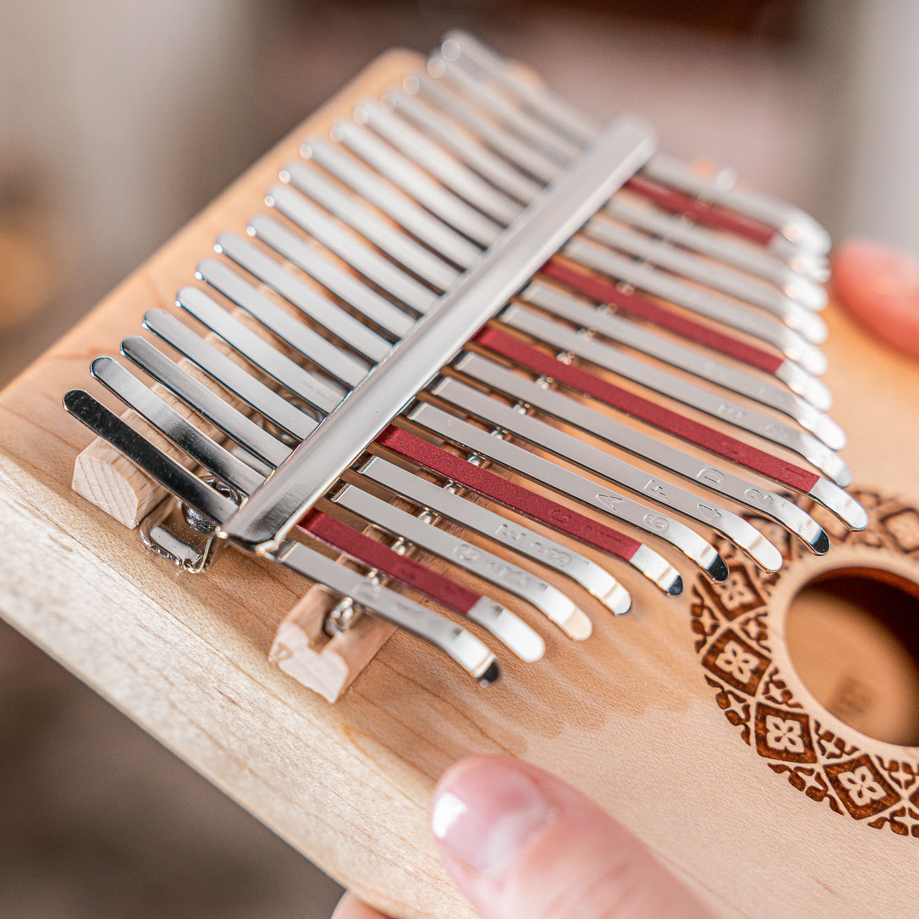 Meinl Sonic Energy Soundhole Pickup Kalimba - 17 Töne / Ahorn (PKL1709H)