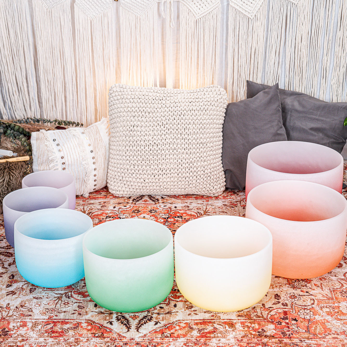 Meinl Sonic Energy 7-teiliges Crystal Singing Bowl Chakra Set, color-frosted, H4, A4, G4, F4, E4, D4, C4, 440 Hz (CSBCSETCHA)