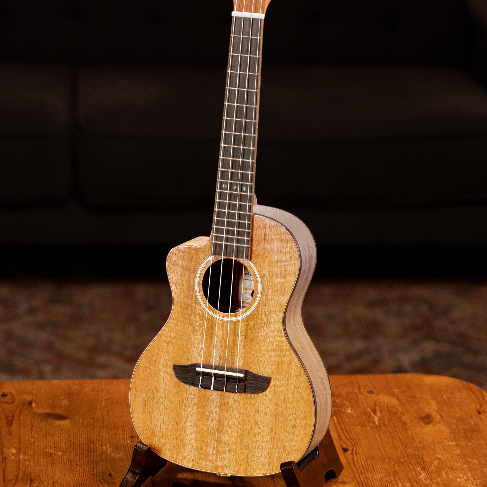 ORTEGA Horizon Series Concert Preamp Ukulele 4 String Lefty - Mango Natural + Bag (1B-RUMG-CE-L)