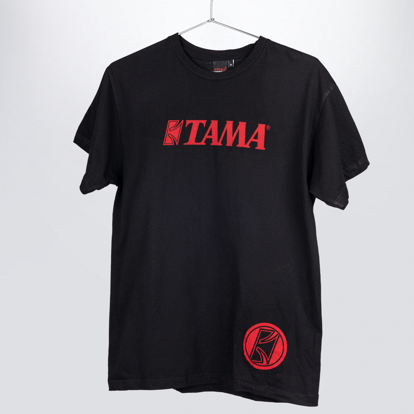 TAMA T-Shirt in schwarz mit weiß-rotem Tribal Logo auf der Brust (TT113-S)