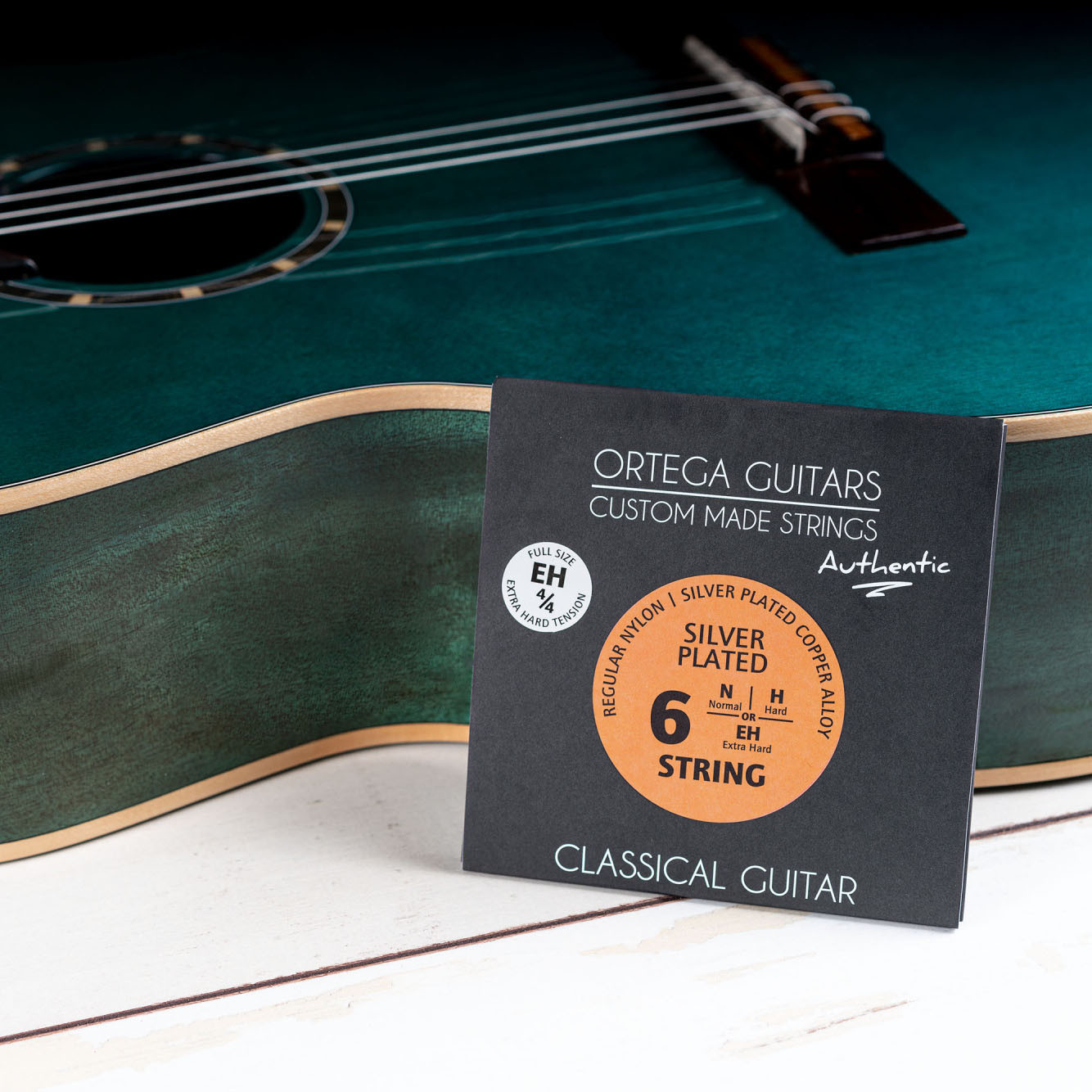 ORTEGA Custom Made Strings Authentic 4/4 Mensur - Konzertgitarre  6 String (NYA44EH)