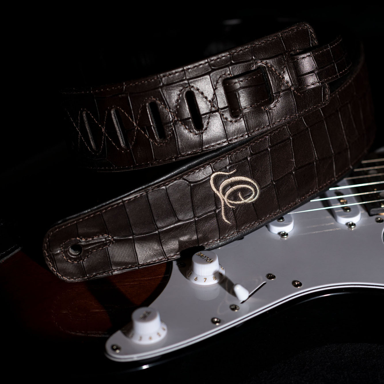 ORTEGA Genuine-Leather Guitar-Strap - Dark Brown Croco (OSCU-1)