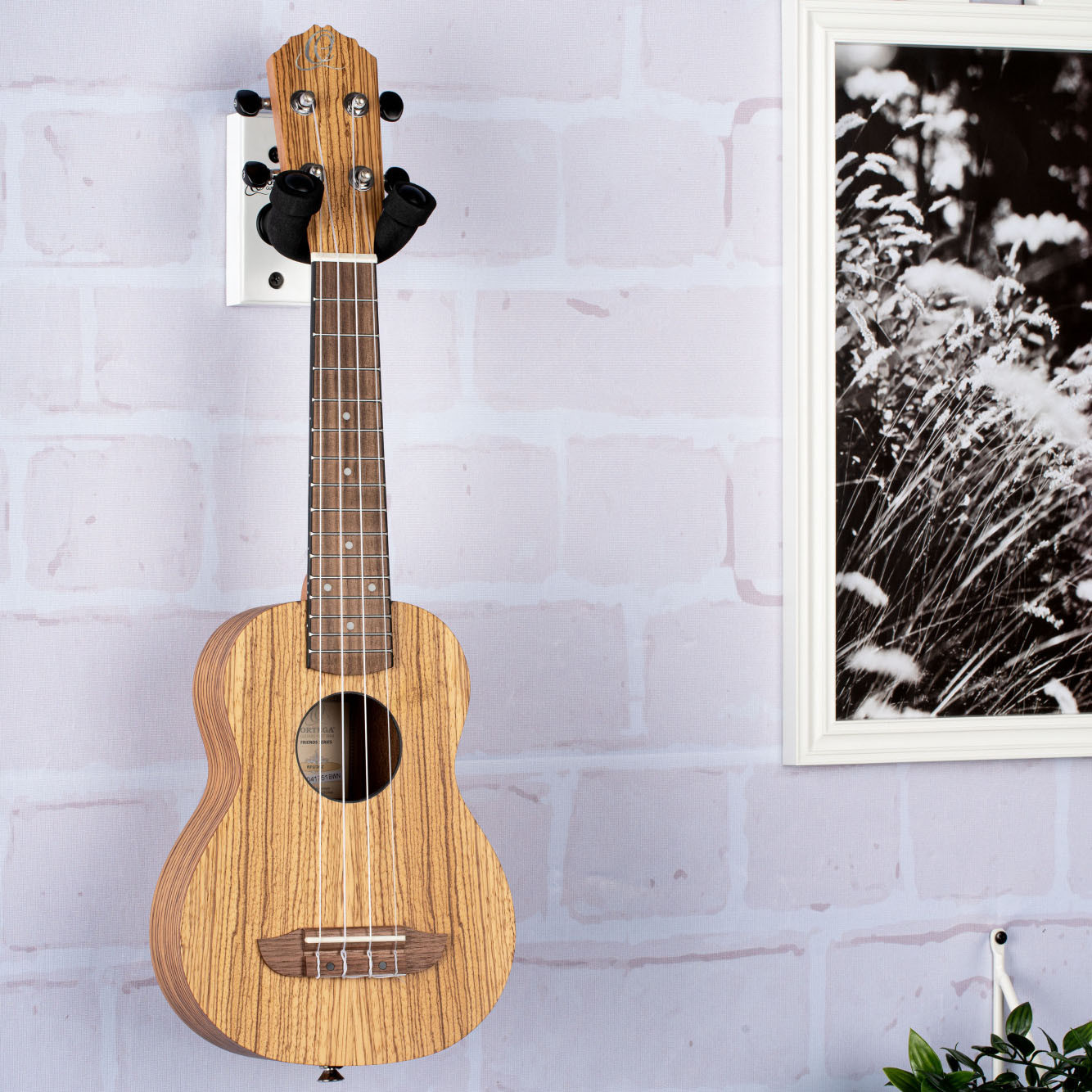 ORTEGA Ukulele Wall Hanger - White (OUH-1WH)